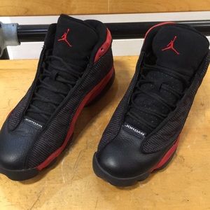 Retro 13 bred Jordan black, true red-white